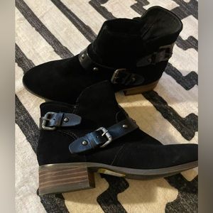 Crown vintage Roberta bootie size 6